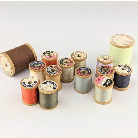 Old Wooden Spools of Thread Lot All Wood | 14 Vintage Wood Thread Empty Spools - Picture 1 of 7
